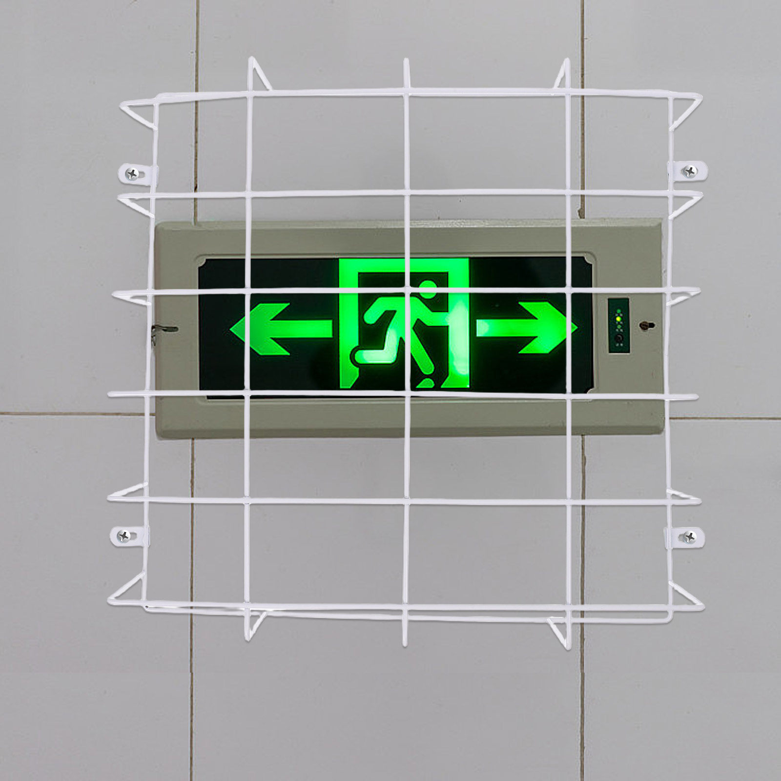 Emergency Exit Sign - Kandang Jaring Kawat Baja yang Dipasang